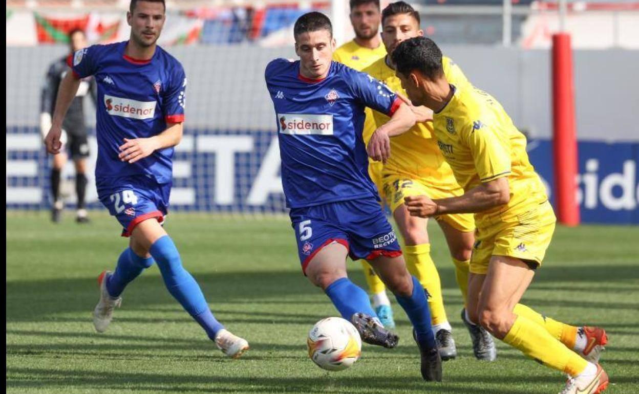 Trận đấu giữa Amorebieta và Alcorcon